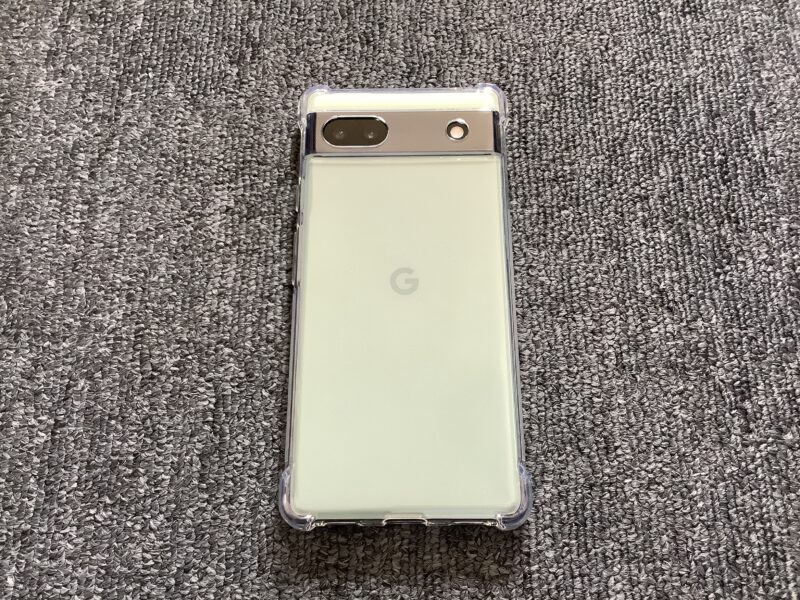 ケースを装着したPixel6a裏面